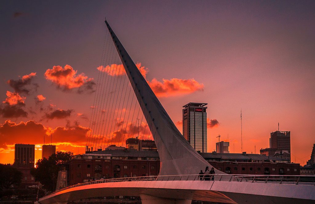Buenos Aires. Puente de la Mujer