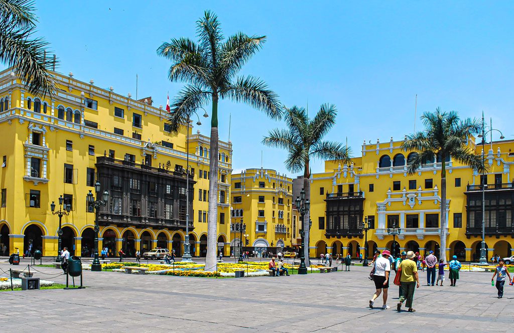 Plaza de Armas de Lima, también conocida como Plaza Mayor
